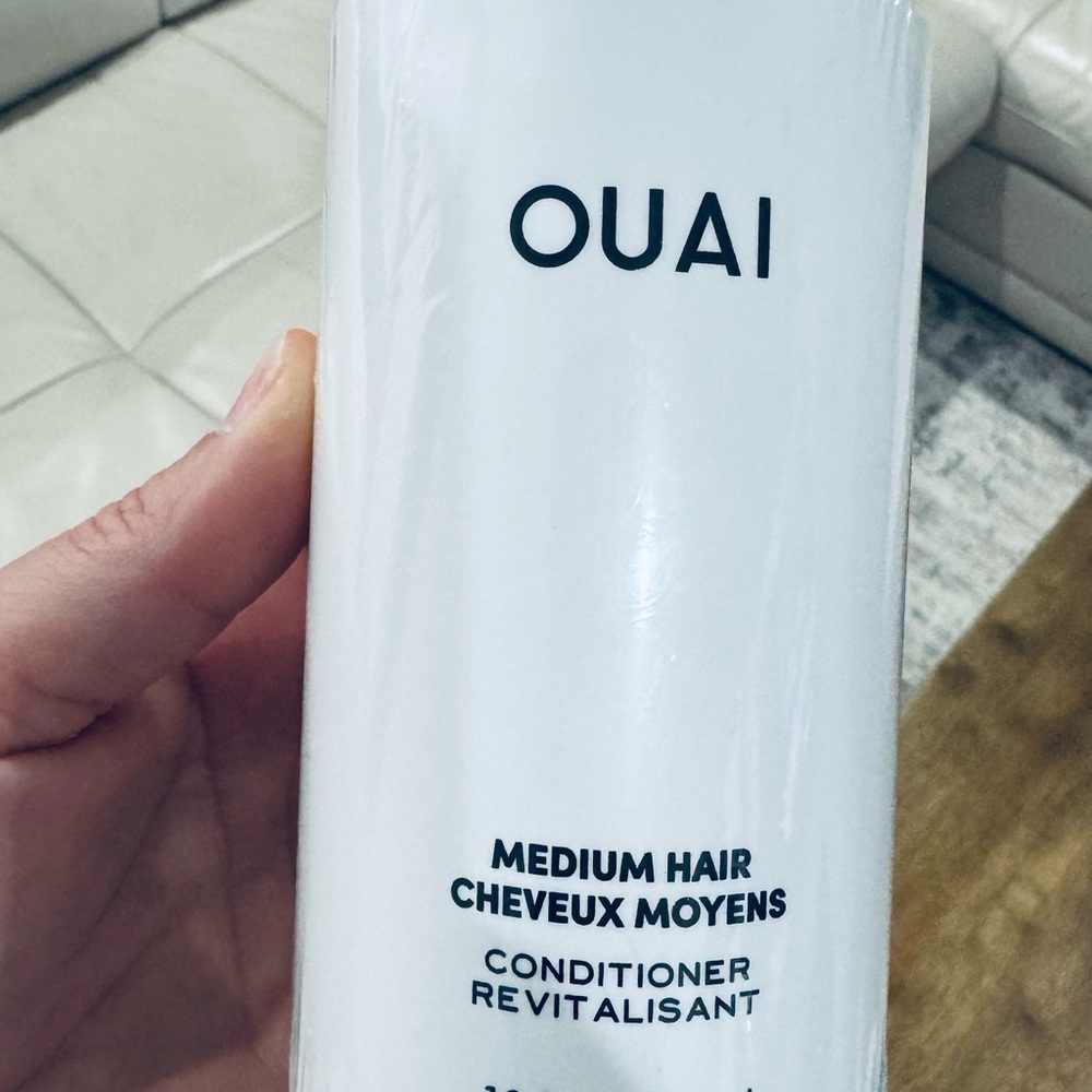 OUAI White Medium Hair Conditioner
